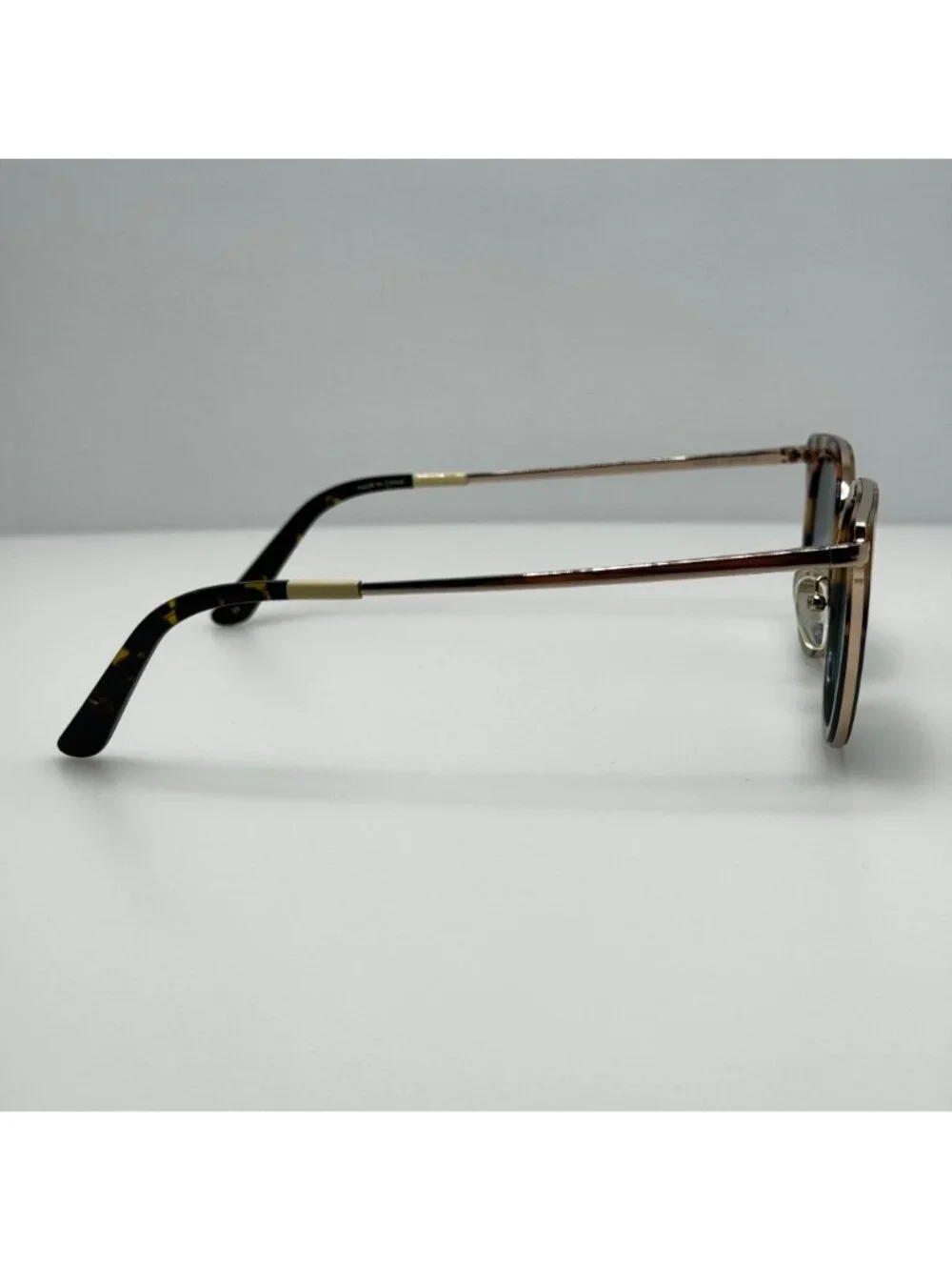 Toms lenses have